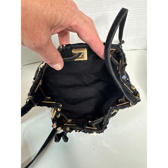 Retro style Sequin bucket bag in black and gold with pull closing inside lined - Picture 10 of 16